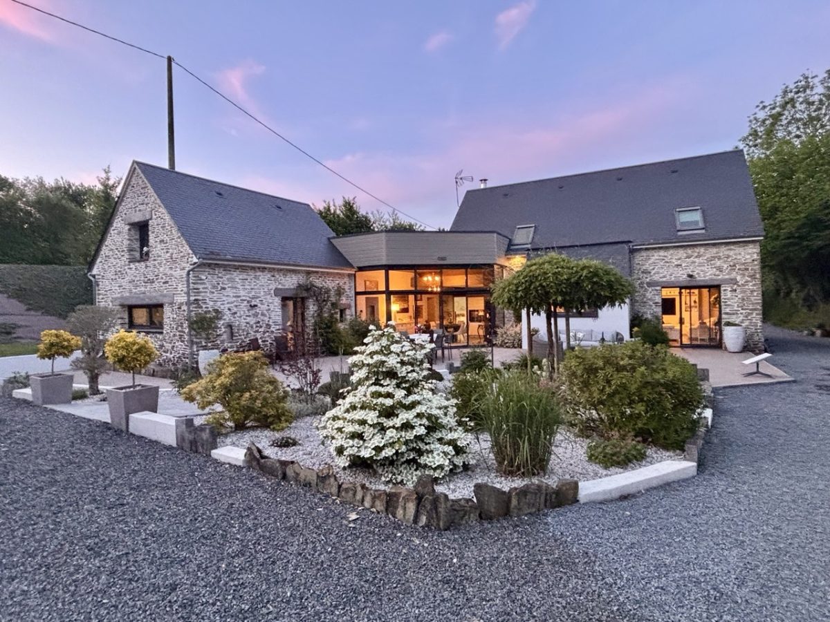 Maison 249 m² · 7 pièces à Saint-Jean-d'Elle à vendre (50810)